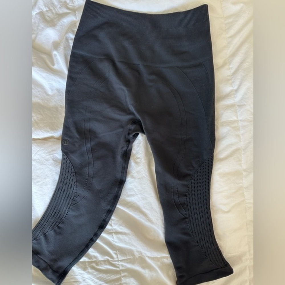 Lululemon black crop leggings in size 4